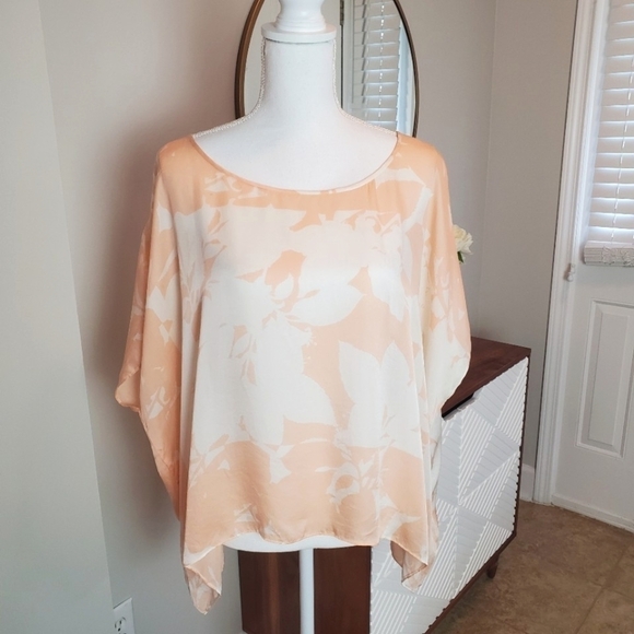 Club Monaco Medium‎ Silk Blouse Peach floral Drapy Flowy High Low Poncho - Picture 1 of 8